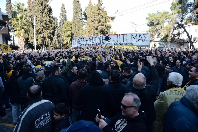 Συλλαλητήριο από 7000 οπαδούς της ΑΕΚ στη Νέα Φιλαδέλφεια – Απαιτούν να κατασκευαστεί γήπεδο